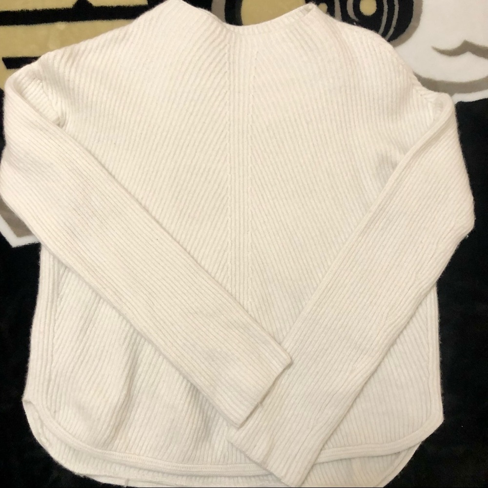 Aritzia sweater